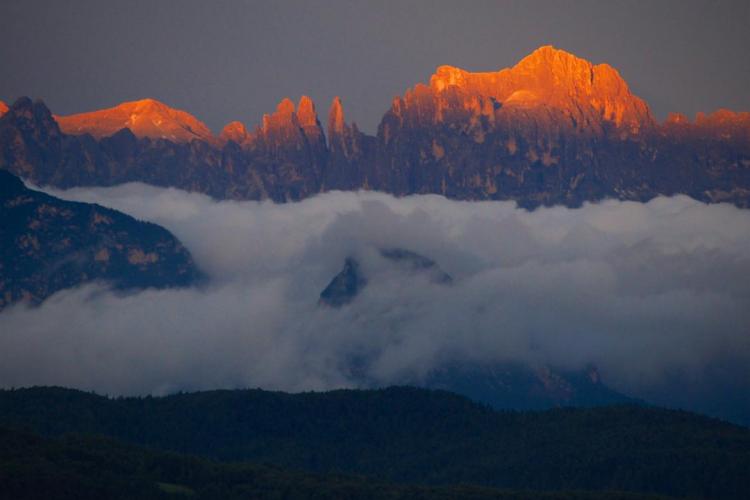 Ausblick von meinem Studio: Dolomiten-Rosengarten im Alpenglühen